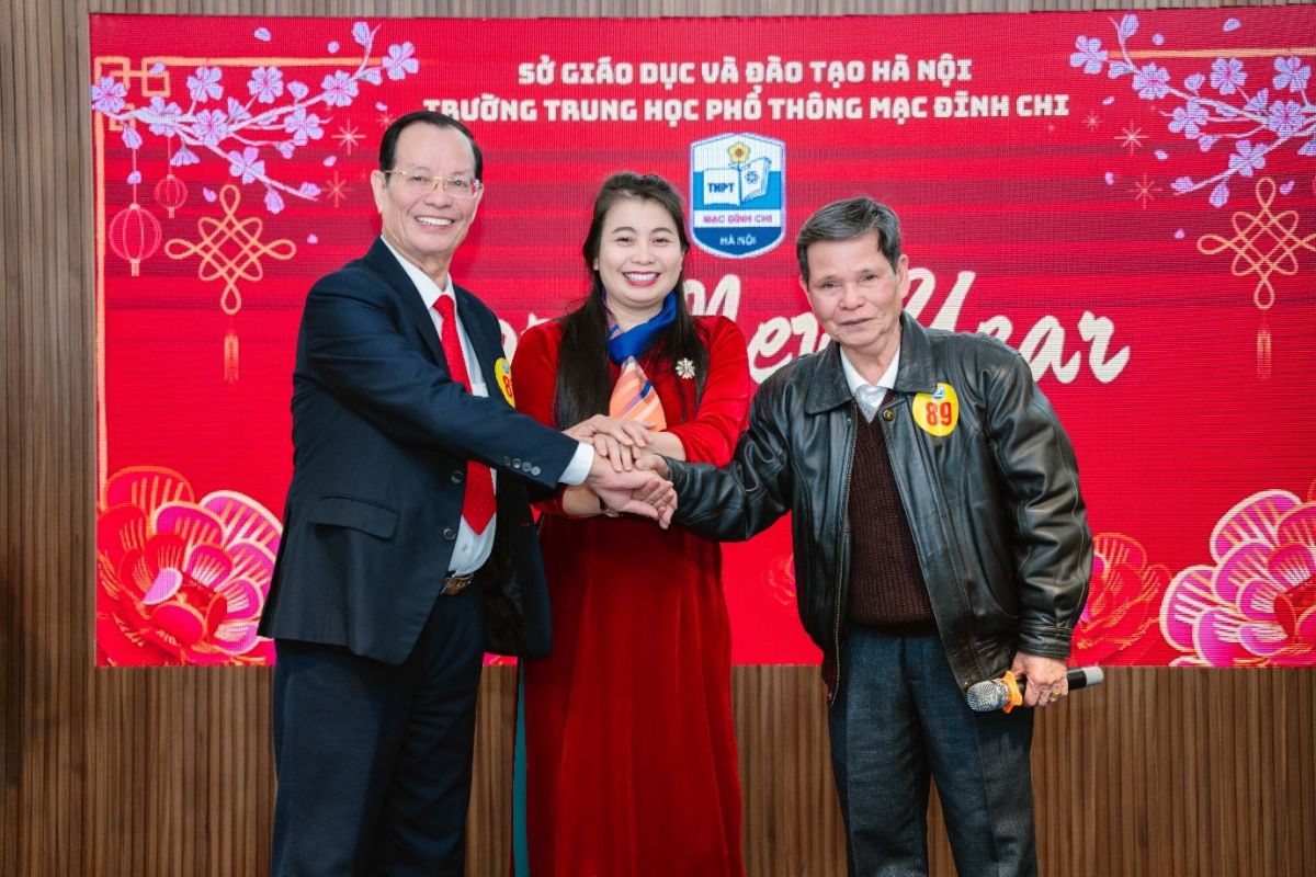 ĐỘI NGŨ L&Atilde;NH ĐẠO NH&Agrave; TRƯỜNG NĂM HỌC 2024