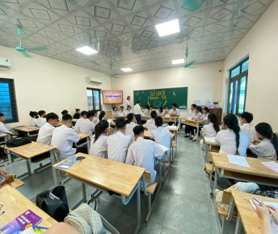 HƯỚNG TỚI ĐỔI MỚI DẠY HỌC &ndash; TRẢI NGHIỆM S&Aacute;NG TẠO C&Ugrave;NG LỊCH SỬ