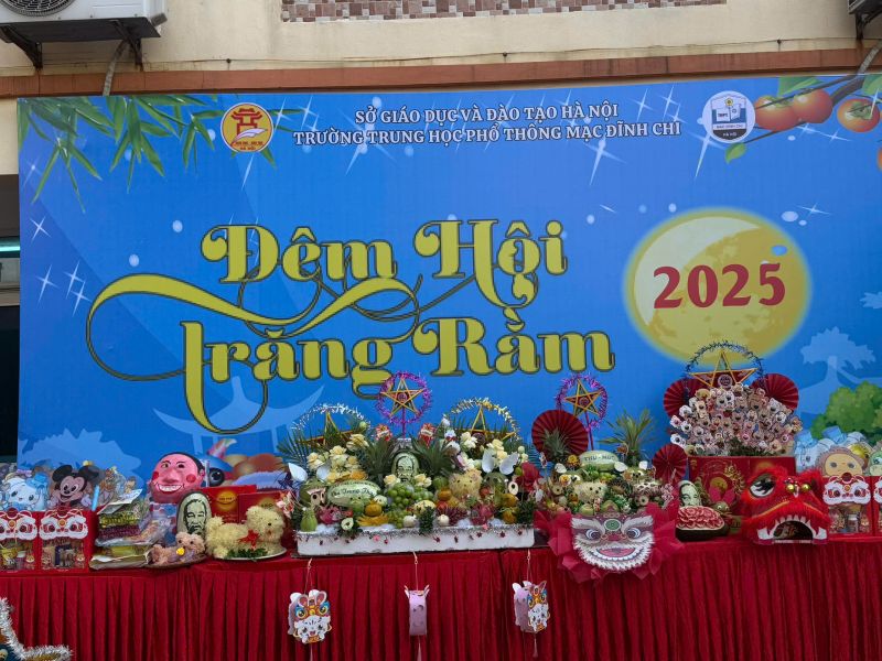 “ĐÊM HỘI TRĂNG RẰM” CHO CON EM CÁN BỘ, GIÁO VIÊN, NHÂN VIÊN NHÀ TRƯỜNG THPT MẠC ĐĨNH CHI