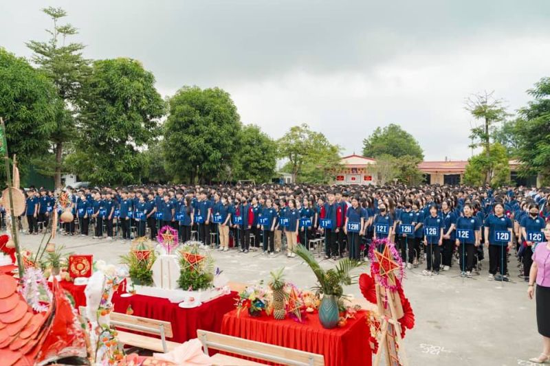 SẮC MÀU TRUNG THU: HỘI THI MÂM NGŨ QUẢ VÀ ĐÈN LỒNG TẠI TRƯỜNG THPT MẠC ĐĨNH CHI