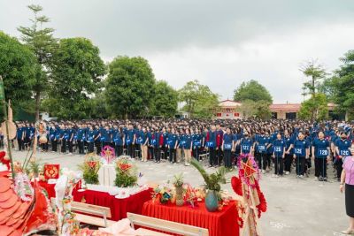 SẮC MÀU TRUNG THU: HỘI THI MÂM NGŨ QUẢ VÀ ĐÈN LỒNG TẠI TRƯỜNG THPT MẠC ĐĨNH CHI